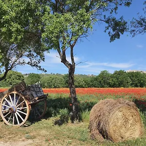 https://la-galejade-gordes.fr-provencehotel.com